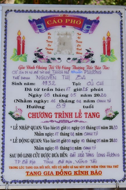 Chanting sutra, praying for rebirth of the spirit at Vinh Nghiem Pagoda